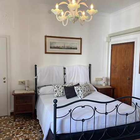 B&B Al Teatro With Canal View 威尼斯 外观 照片