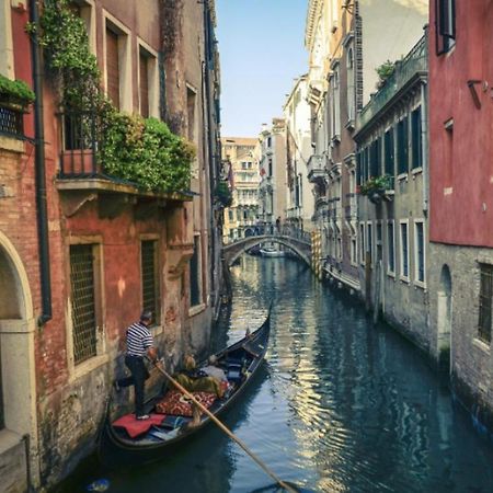 B&B Al Teatro With Canal View 威尼斯 外观 照片