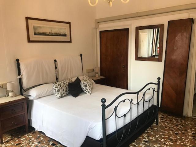 B&B Al Teatro With Canal View 威尼斯 外观 照片