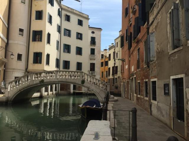 B&B Al Teatro With Canal View 威尼斯 外观 照片