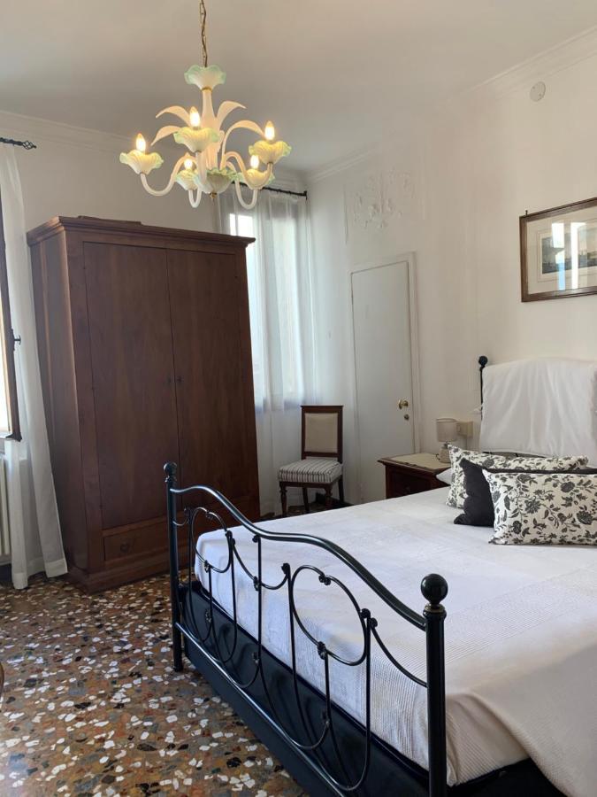 B&B Al Teatro With Canal View 威尼斯 外观 照片