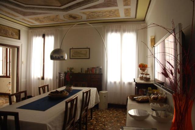 B&B Al Teatro With Canal View 威尼斯 外观 照片