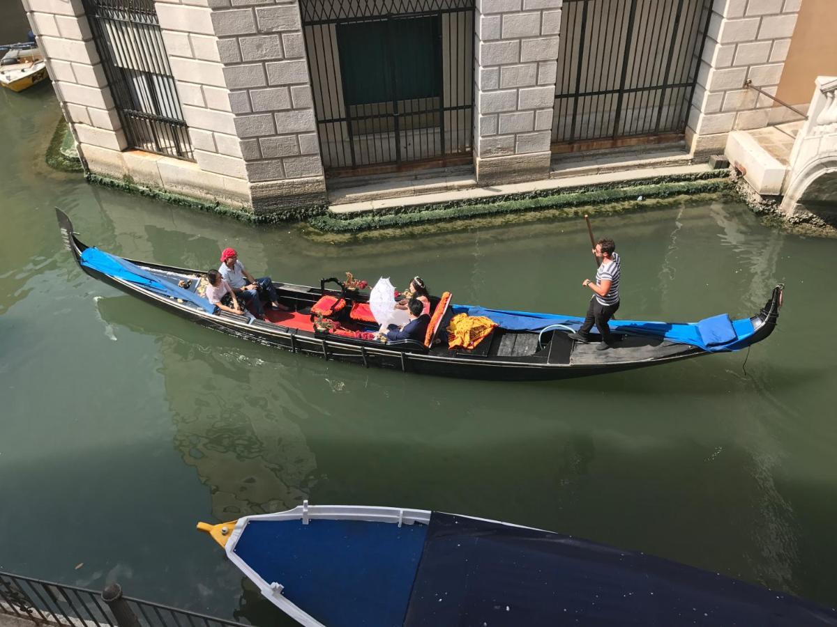 B&B Al Teatro With Canal View 威尼斯 外观 照片
