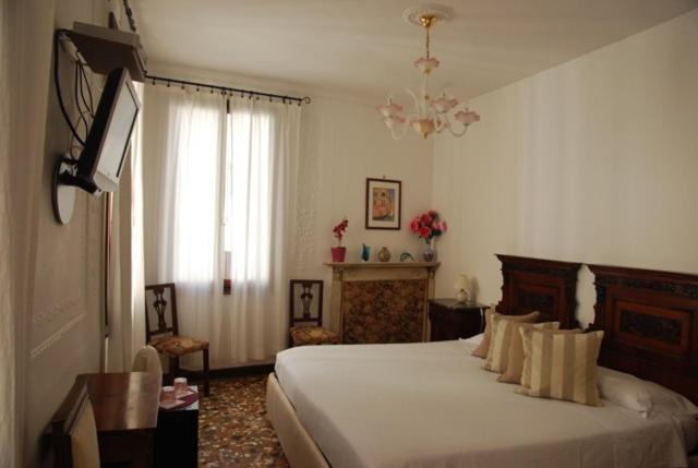 B&B Al Teatro With Canal View 威尼斯 外观 照片