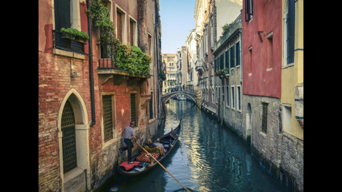 B&B Al Teatro With Canal View 威尼斯 外观 照片